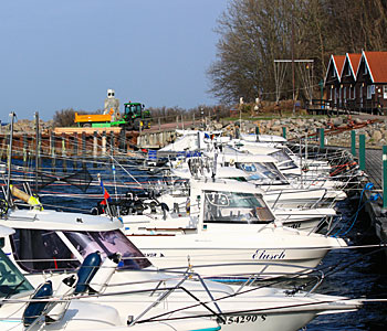 Liegeplatz im Lohmer Hafen Fjords